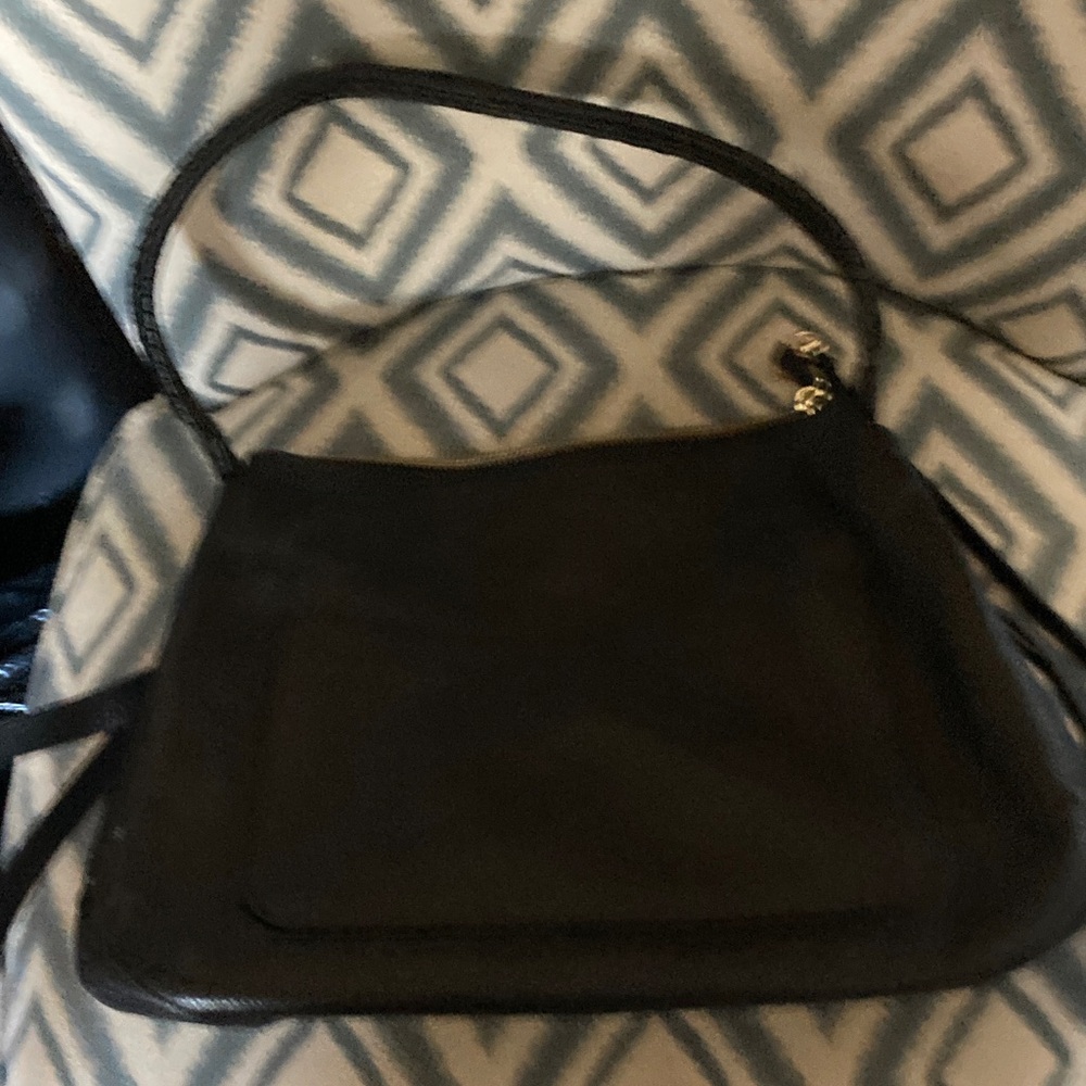 Michael Kors Black Leather Shoulder Bag with Gold Accents - Picture 4 of 6